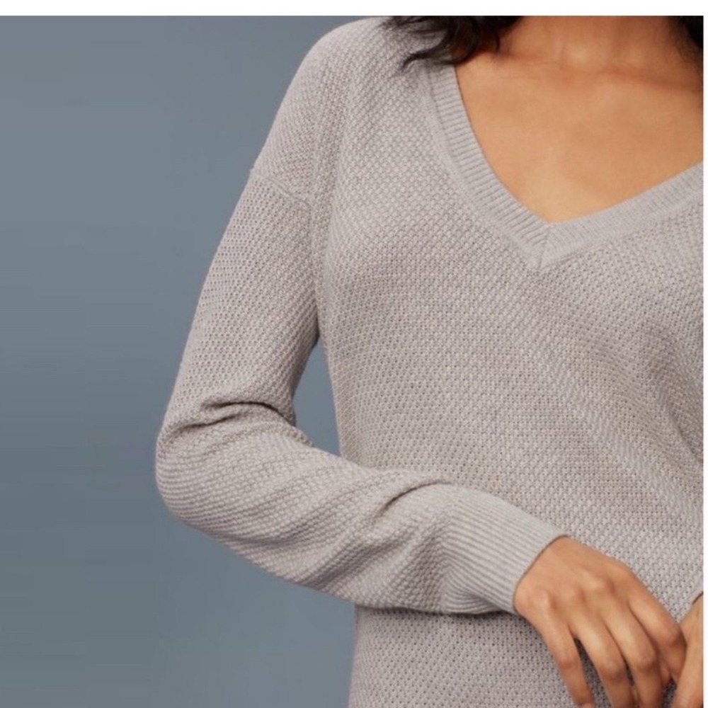 Wilfred Aritzia Silk Cotton Cashmere V-Neck Sweater Grey Size S